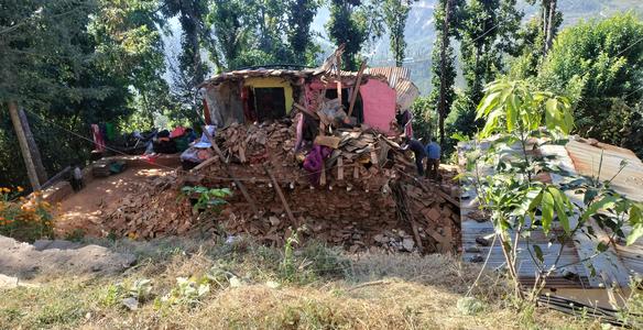 zerstörtes Haus in Nepal