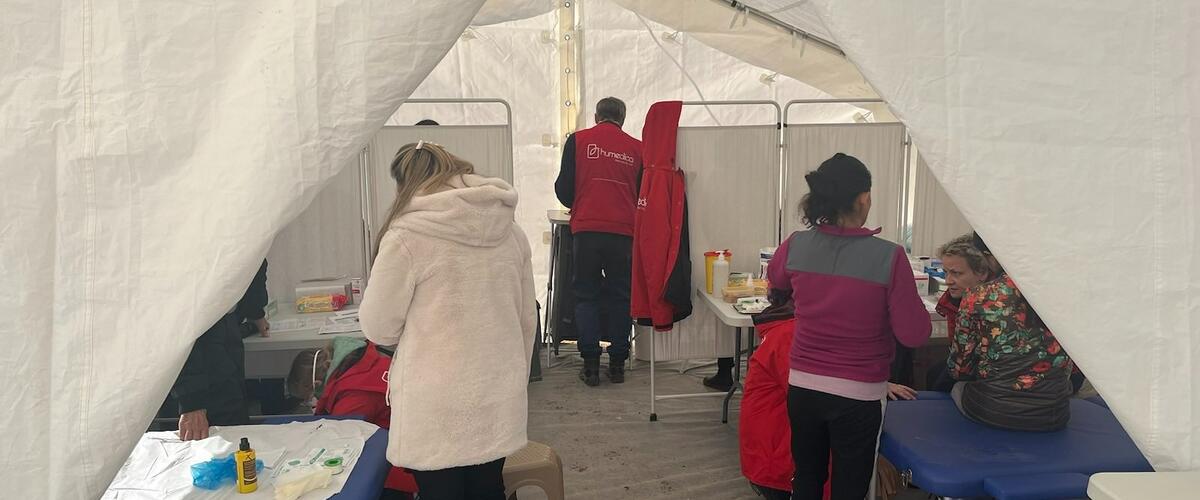 Medizinische Behandlung im Zelt in der Türkei