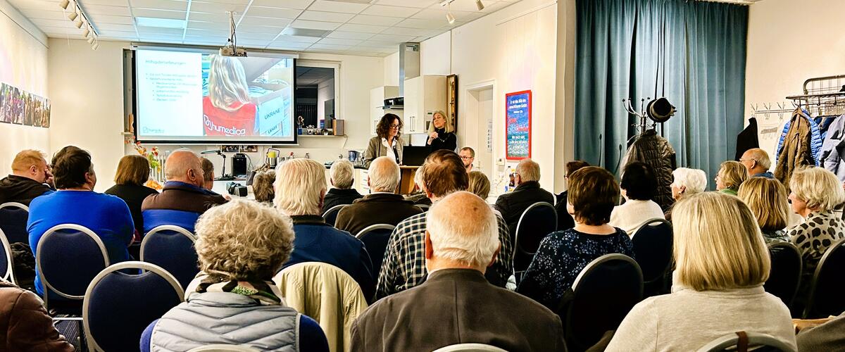 Frau Kristin auf einer Erbrechtsveranstaltung vor Publikum