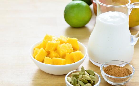 Zutaten fuer Punjabi Lassi in Schaelchen